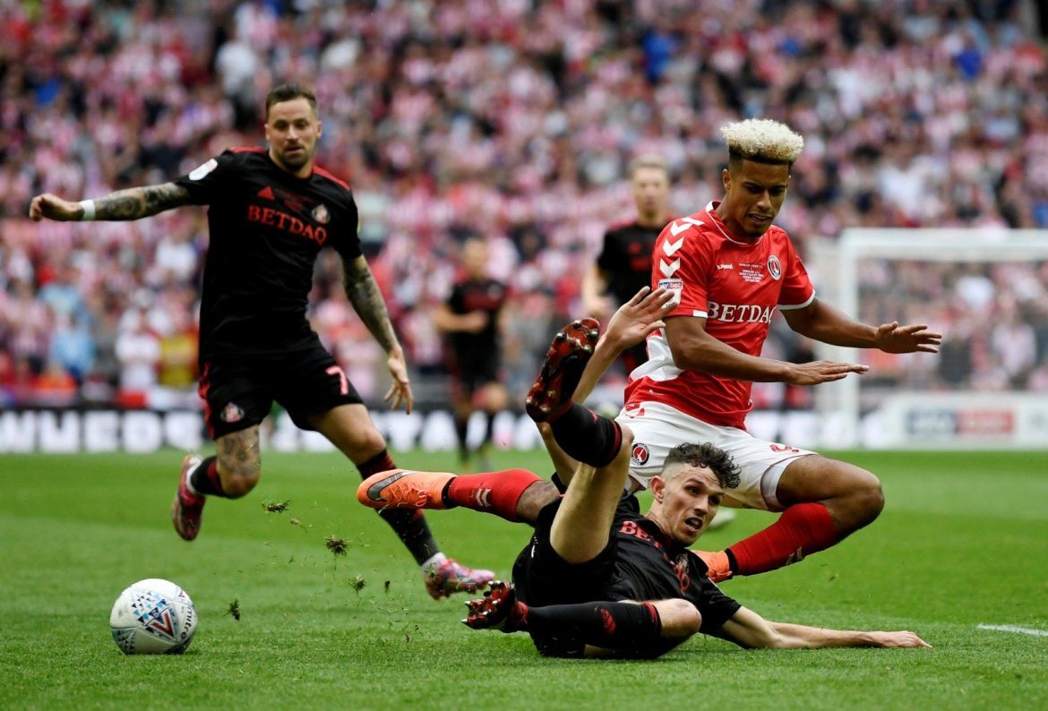 Sunderland: Tom Flanagan signs new deal